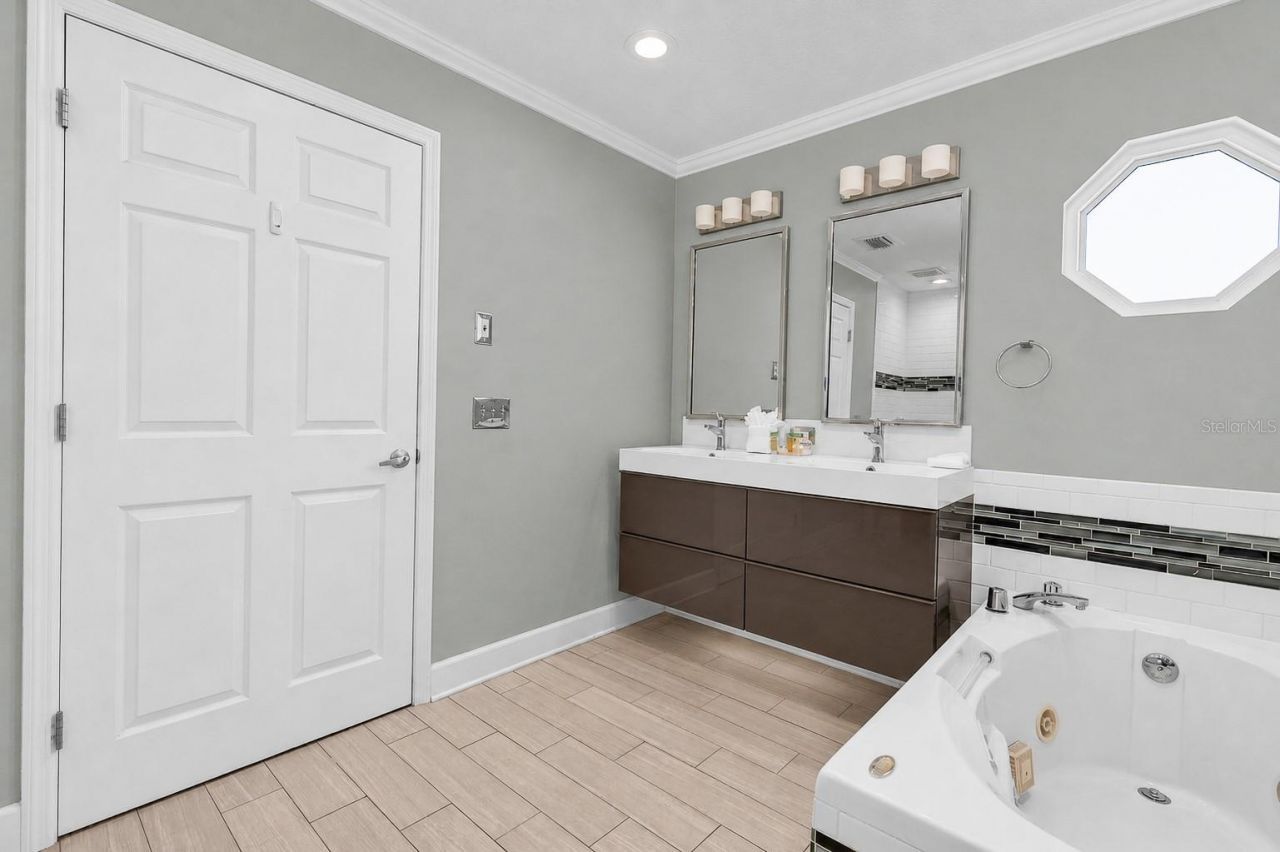 2300 Avenue B, Bradenton Beach, FL 34217 Photo