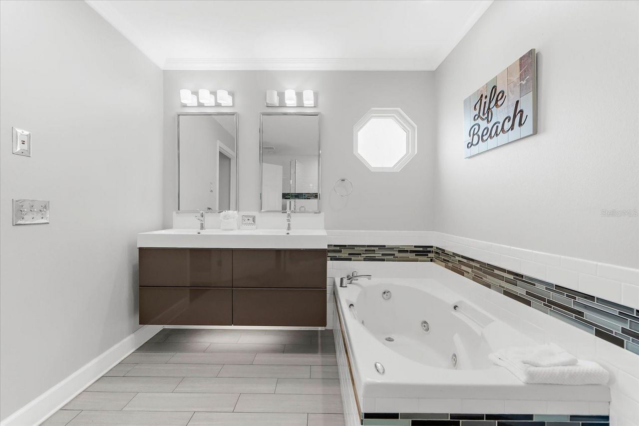 2300 Avenue B, Bradenton Beach, FL 34217 Photo