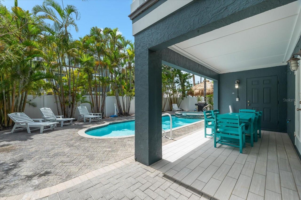 2300 Avenue B, Bradenton Beach, FL 34217 Photo