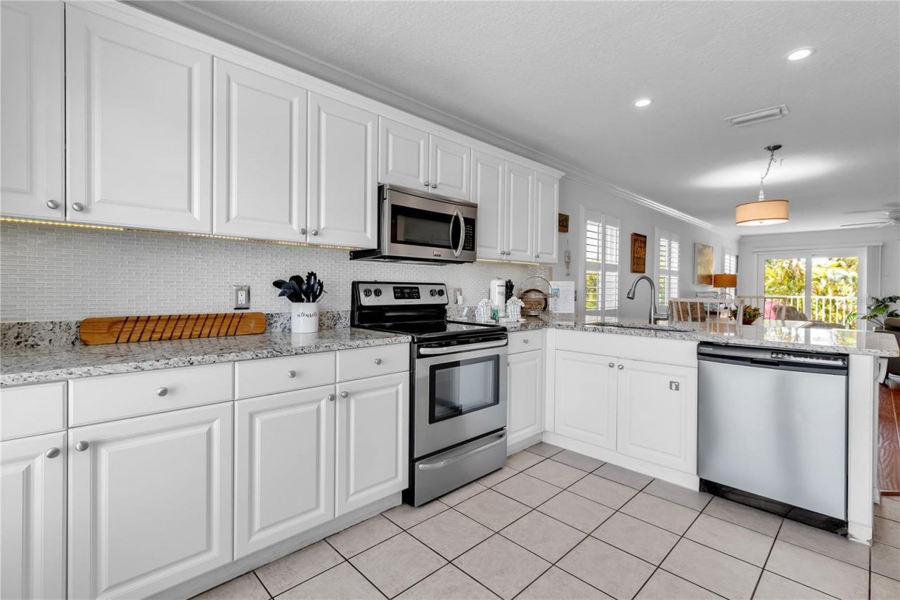 2300 Avenue B, Bradenton Beach, FL 34217 Photo