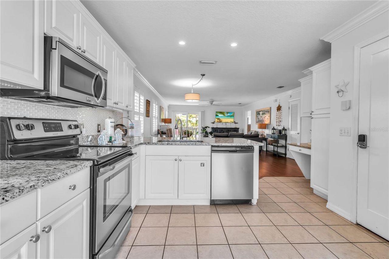 2300 Avenue B, Bradenton Beach, FL 34217 Photo