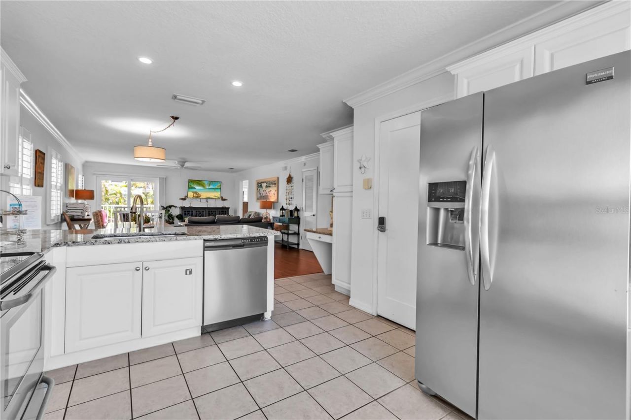 2300 Avenue B, Bradenton Beach, FL 34217 Photo