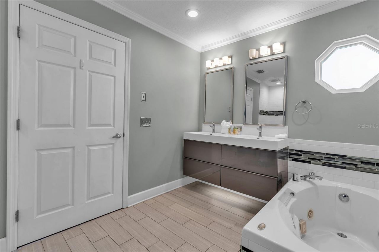 2300 Avenue B, Bradenton Beach, FL 34217 Photo