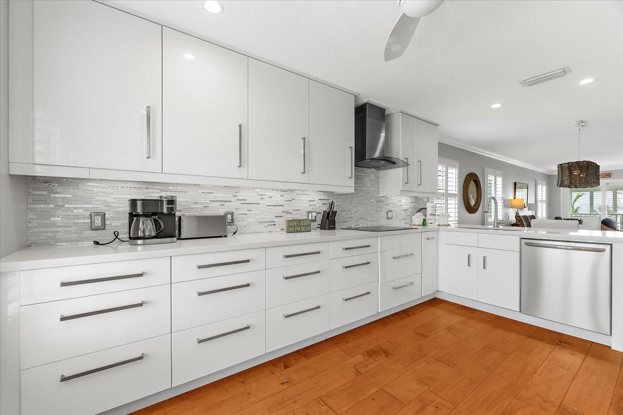 2300 Avenue B, Bradenton Beach, FL 34217 Photo