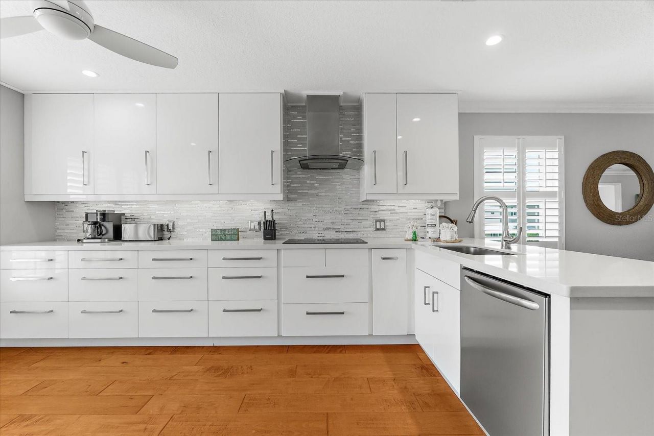 2300 Avenue B, Bradenton Beach, FL 34217 Photo