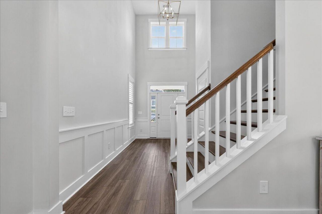 429 Rowley Lane Photo 23