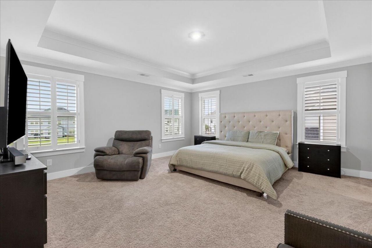 429 Rowley Lane Photo 32