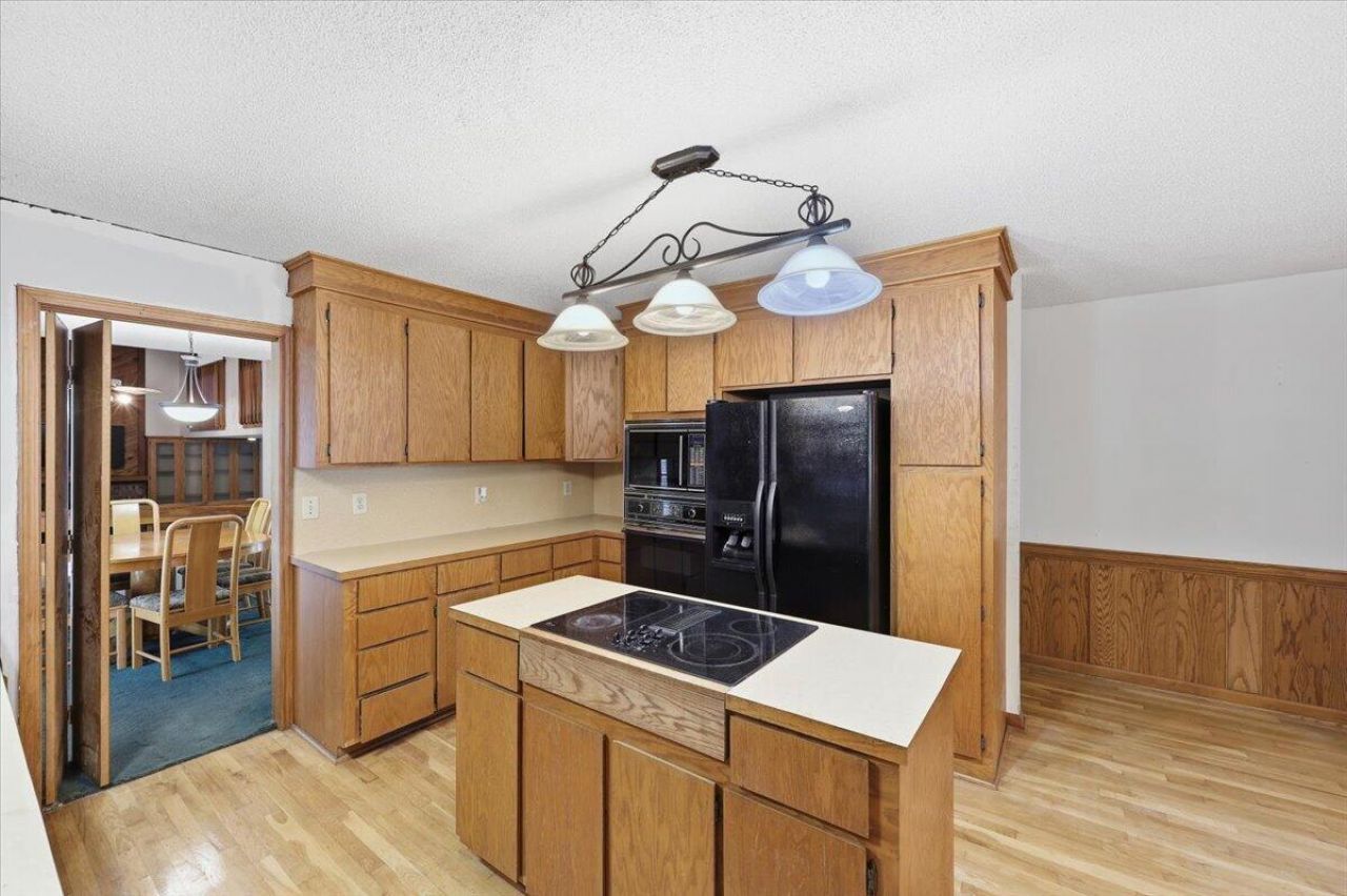 117 Queensbury Circle Photo 10