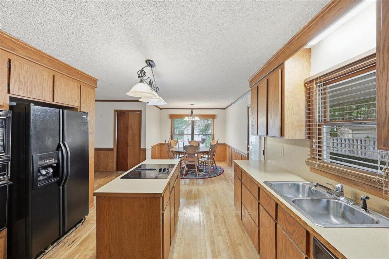 117 Queensbury Circle Photo 11