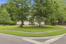 117 Queensbury Circle photo 4