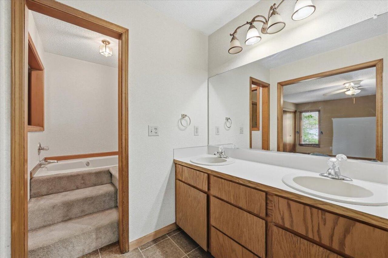 117 Queensbury Circle Photo 23