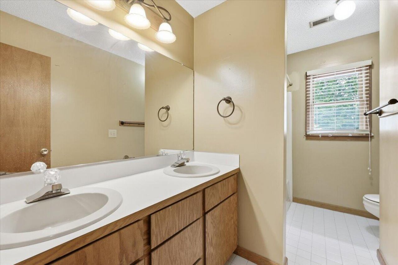 117 Queensbury Circle Photo 24