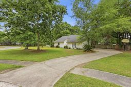 117 Queensbury Circle photo 4