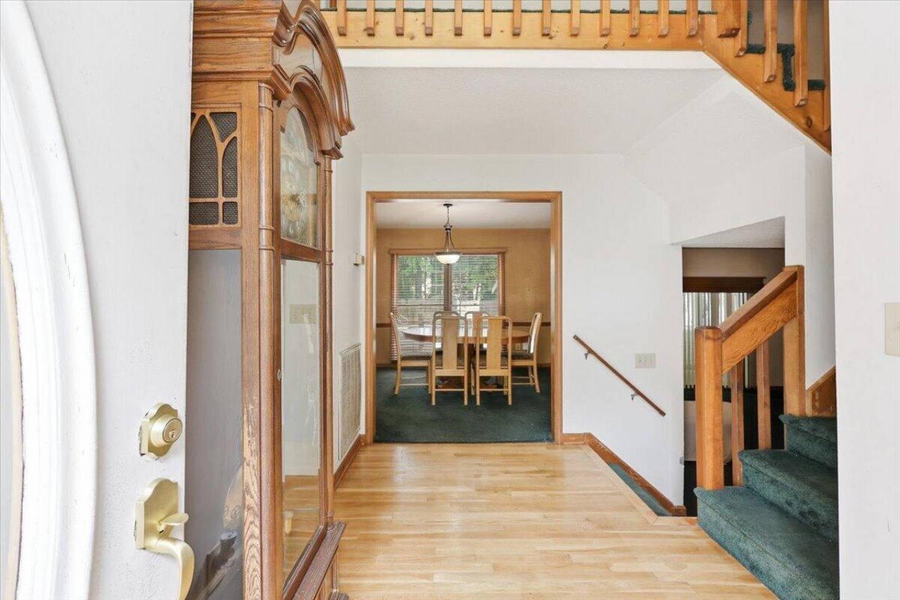 117 Queensbury Circle Photo 4