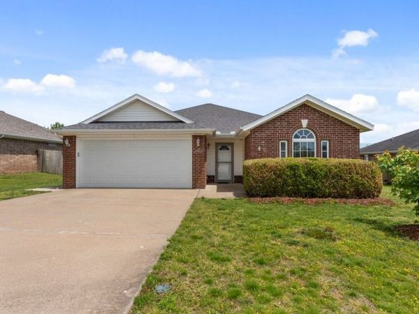 440 N Brookfield Drive, Centerton, AR 72719