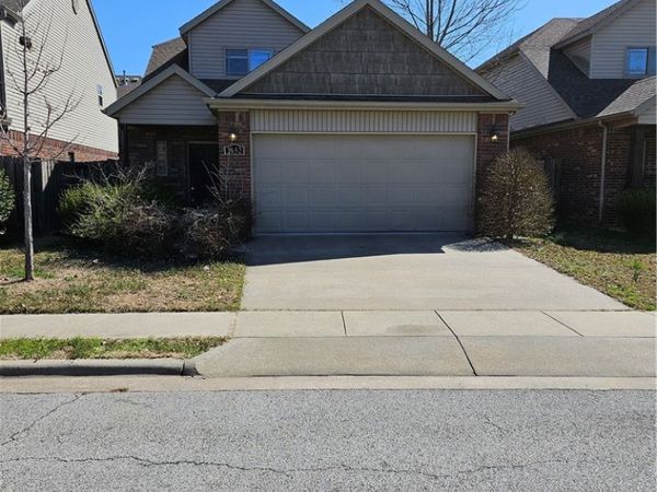 2652 N Valencia Avenue , Fayetteville, AR 72703