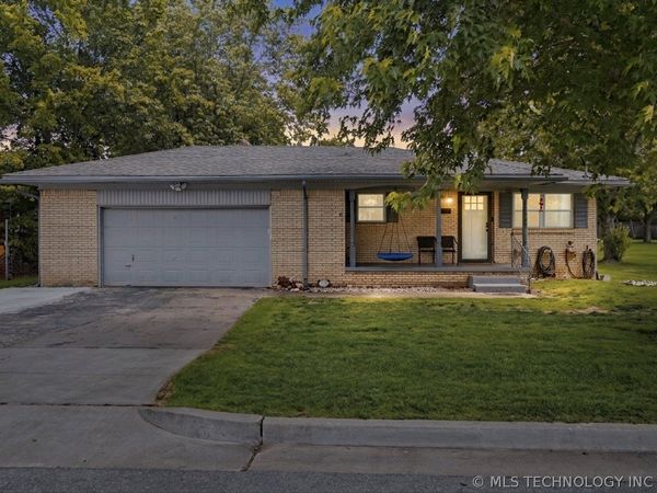 1225 S Russell Street , Skiatook, OK 74070