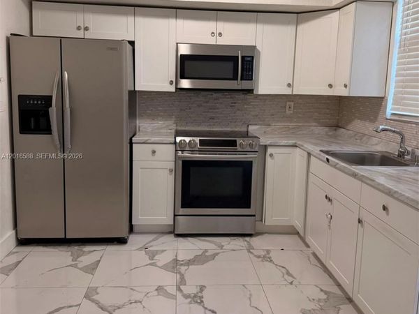 6170 SW 68th St , Unit 21, South Miami, FL 33143