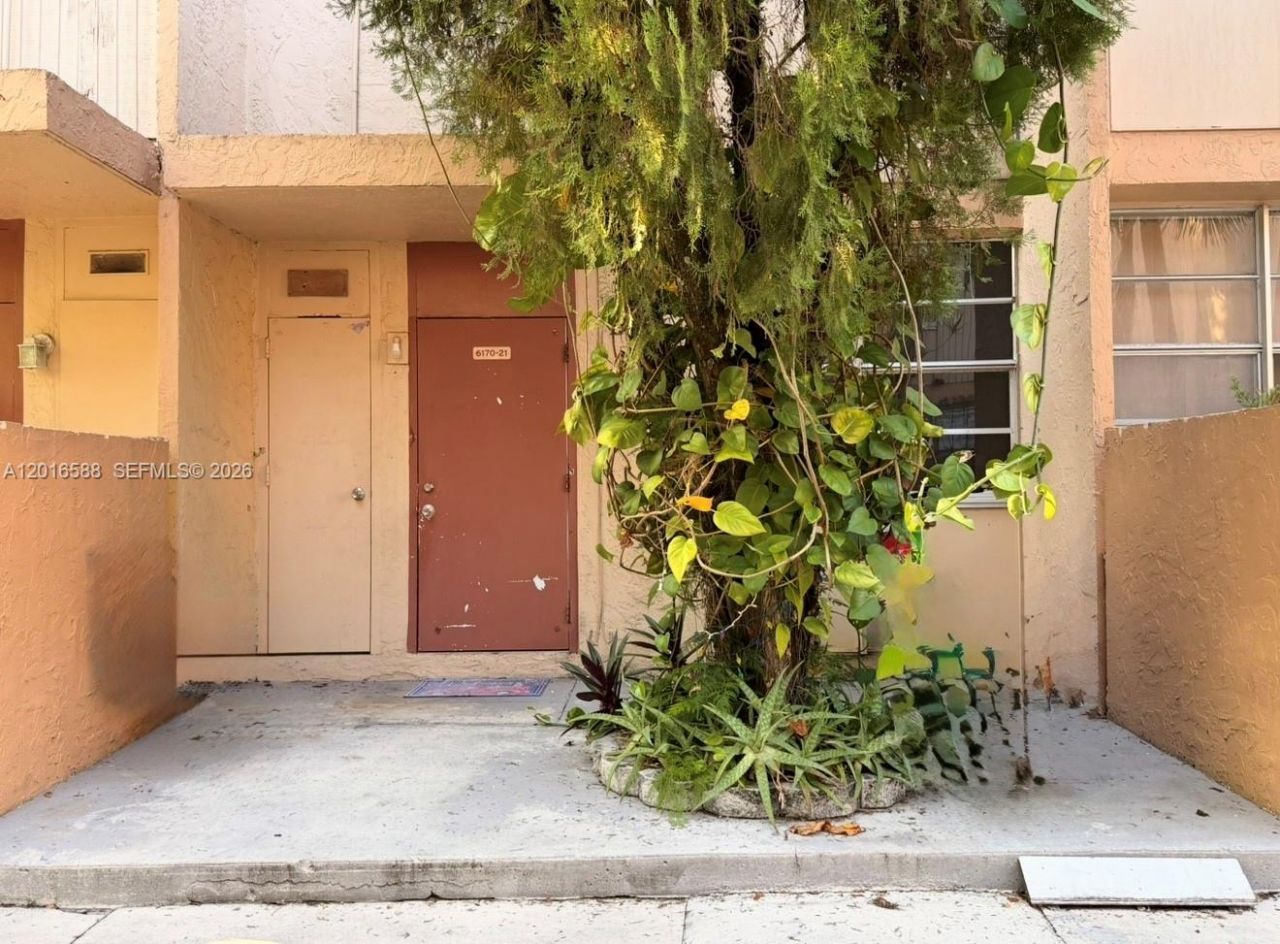 6170 SW 68th St , Unit 21, South Miami, FL 33143 Photo