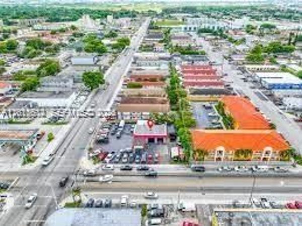 900 Palm Ave , Hialeah, FL 33010