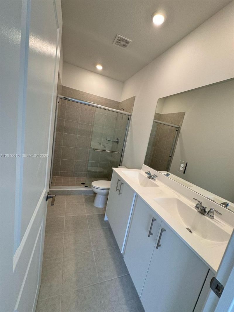 663 SE 13th St Cir , Homestead, FL 33034 Photo