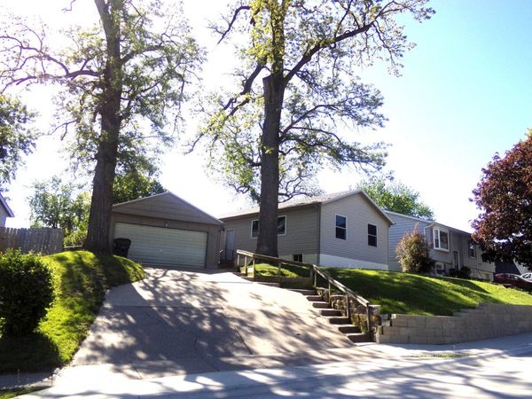 1521 Emerald Drive , Davenport, IA 52804