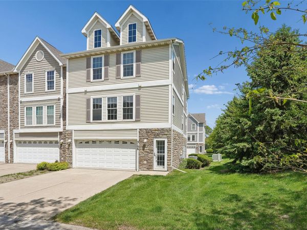 8302 Westown Parkway, Unit 3106, West Des Moines, IA 50266