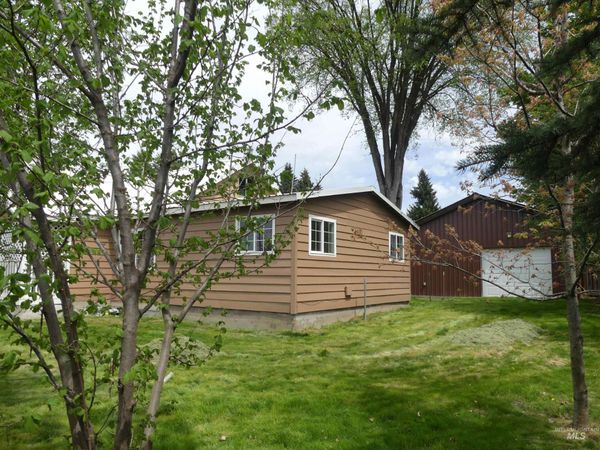207 E 1 St Ave, Weippe, ID 83553