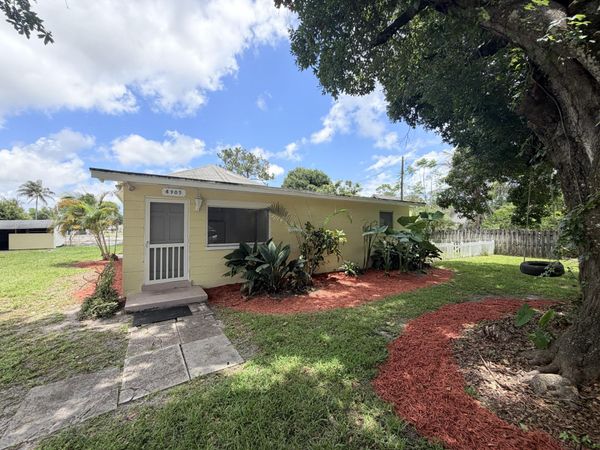 4905 Williams Road, Palm Beach Gardens, FL 33418