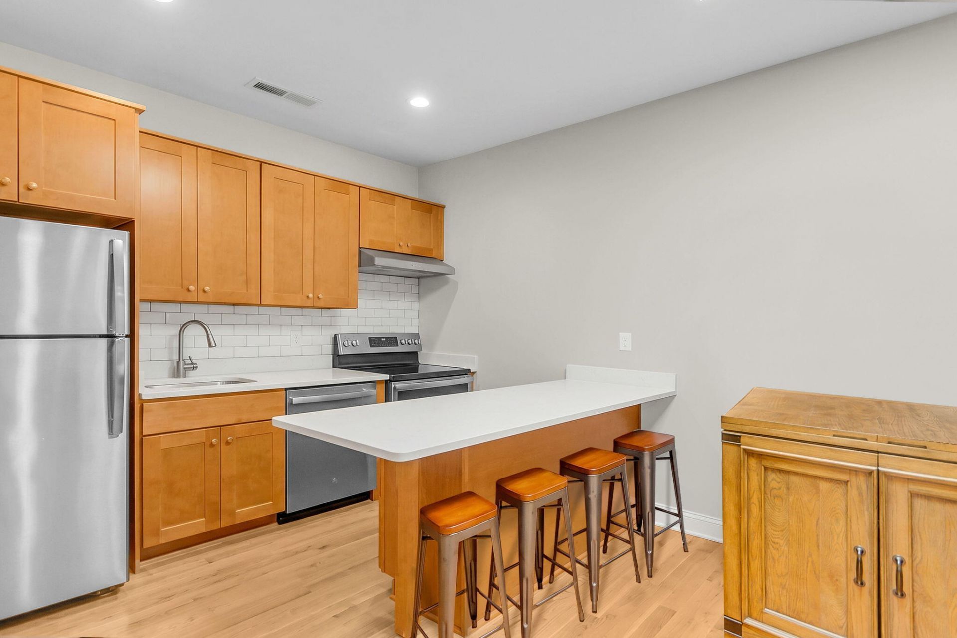 137 Calhoun Street Photo 8