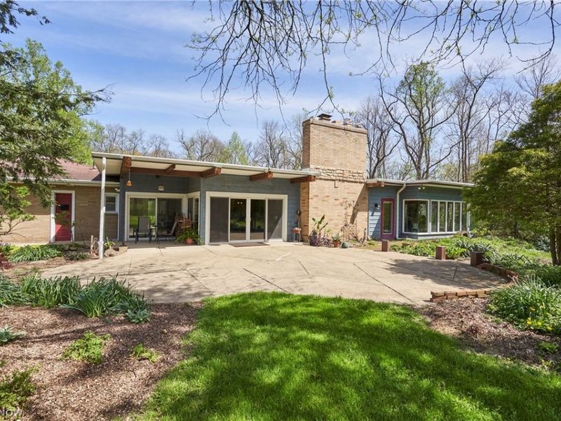 3288 Spring Valley Road, Akron, OH 44333 Photo 2
