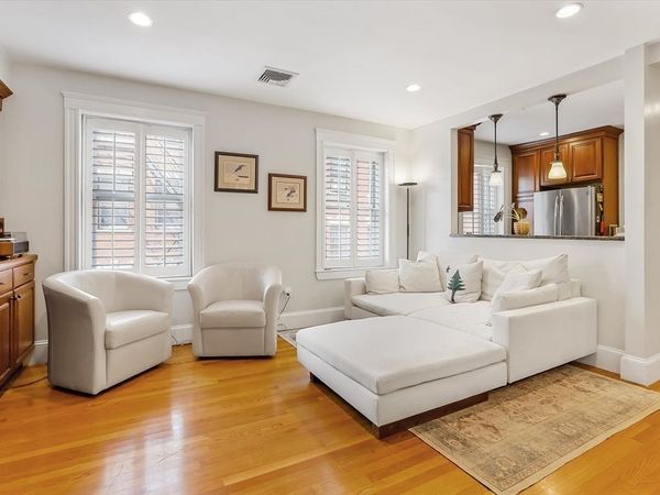 130 Myrtle St, Unit PH, Boston, MA 02114