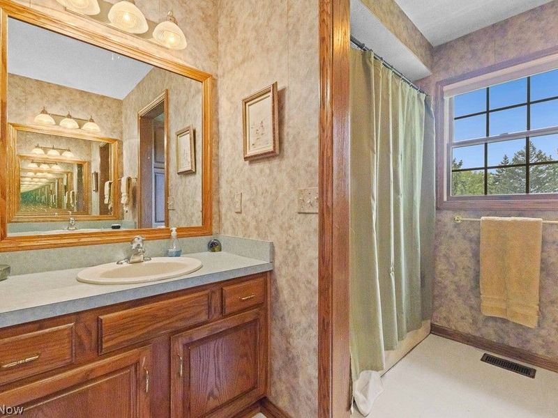 6962 Mapleridge Circle NW, Canton, OH 44718 Photo 19