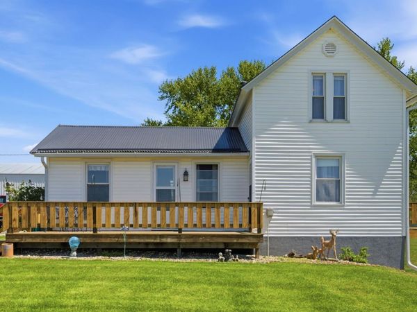 2082 Jamestown Ave , Independence, IA 50644