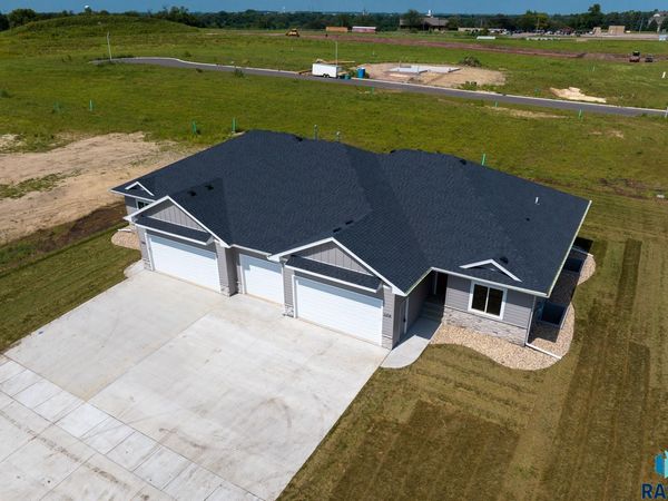 2208 E Christensen St, Brandon, SD 57005
