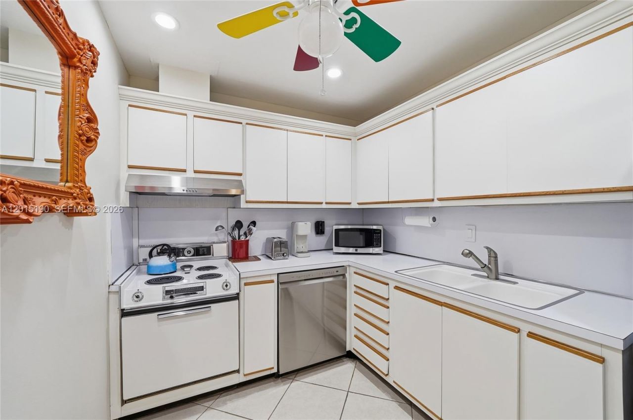 6273 Bay Club Dr, Unit 2, Fort Lauderdale, FL 33308 Photo