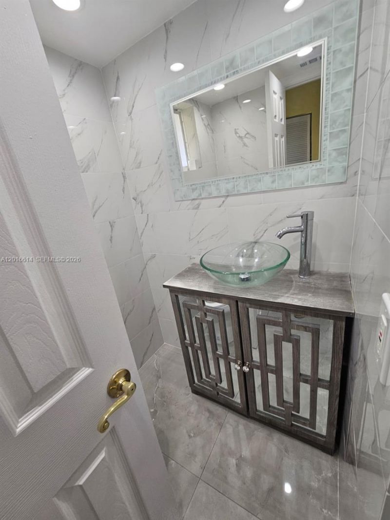 1301 NE 191st St , Unit F103, Miami, FL 33179 Photo