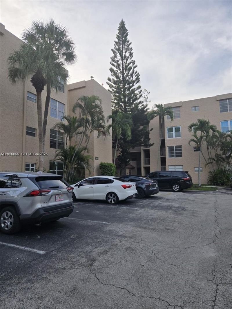 9410 Live Oak Pl , Unit 103, Davie, FL 33324 Photo