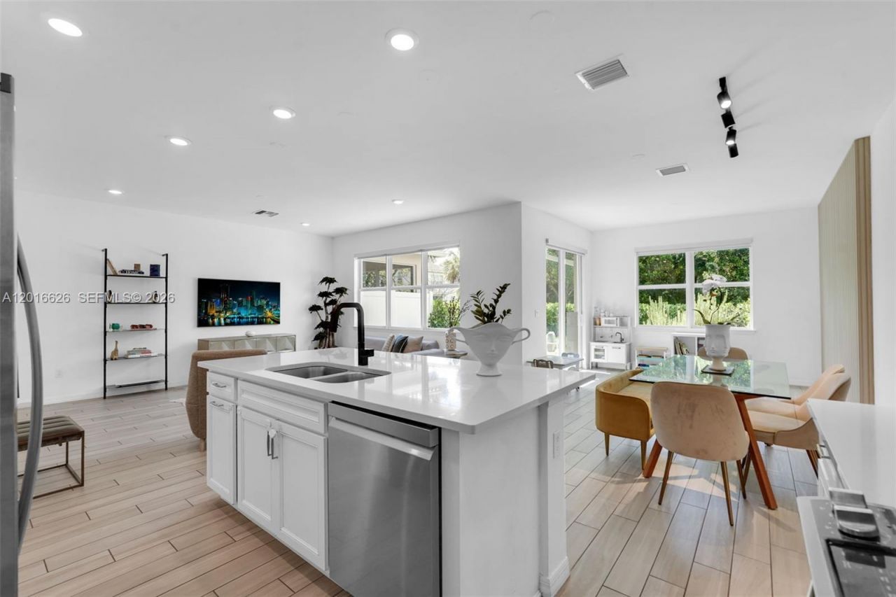 4774 Eucalyptus Dr, Hollywood, FL 33021 Photo