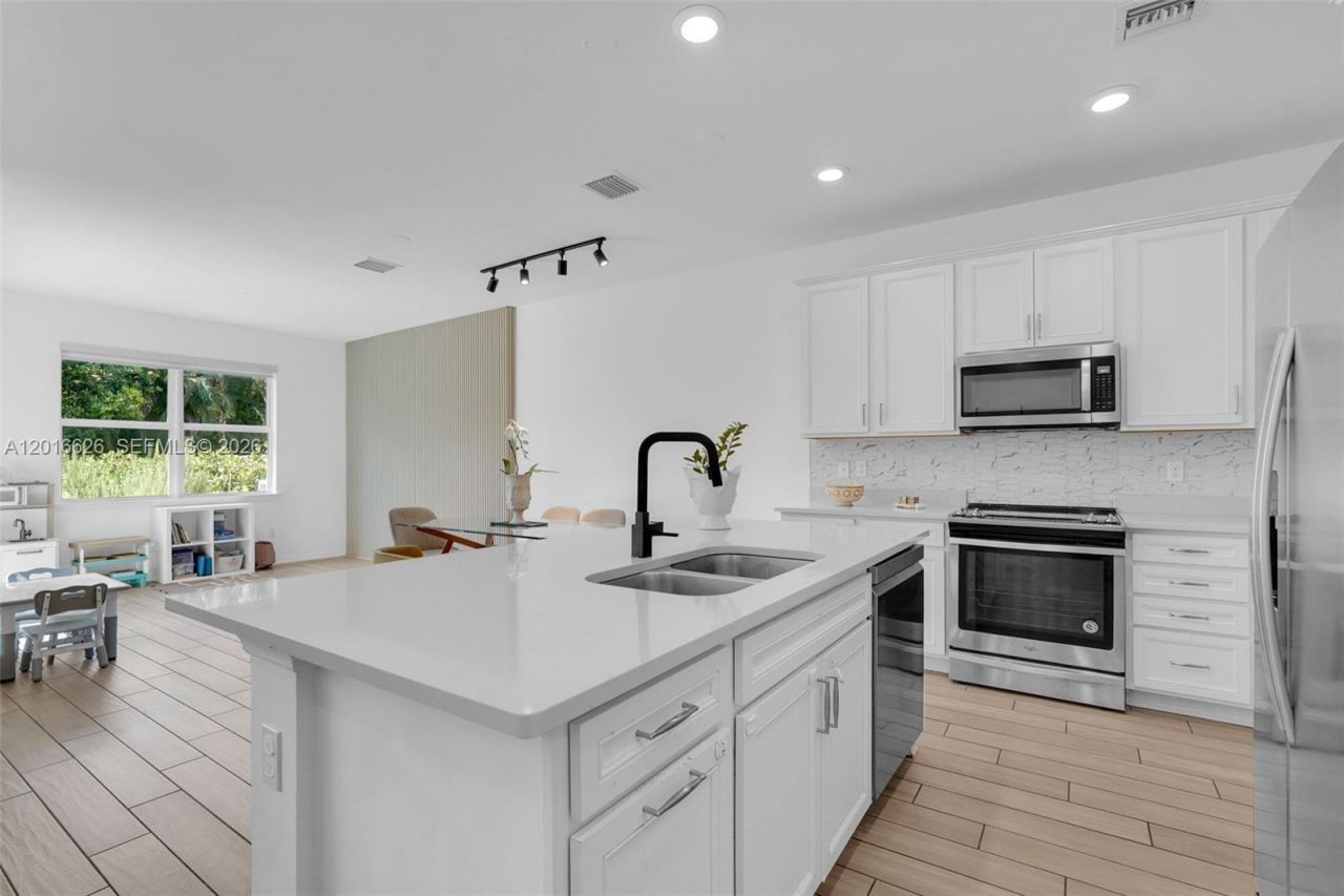 4774 Eucalyptus Dr, Hollywood, FL 33021 Photo