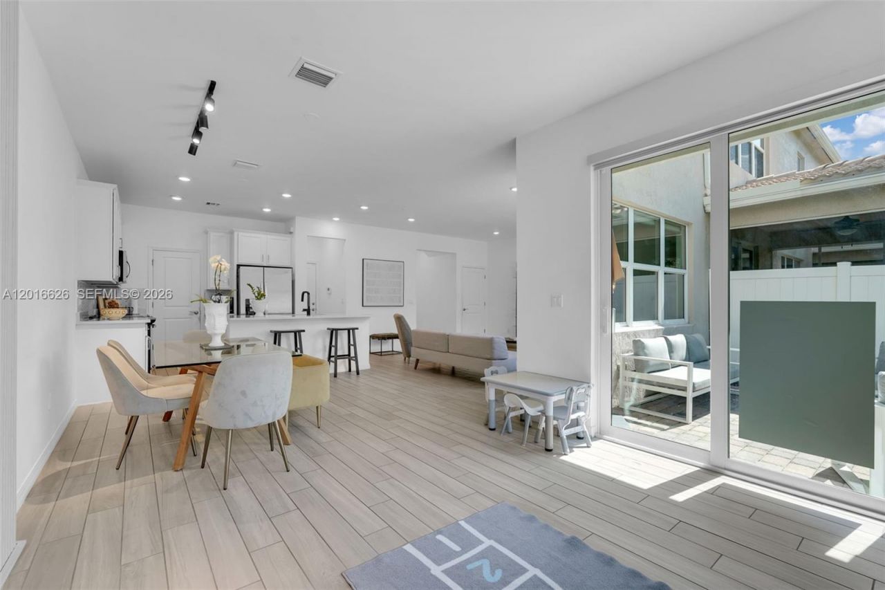 4774 Eucalyptus Dr, Hollywood, FL 33021 Photo