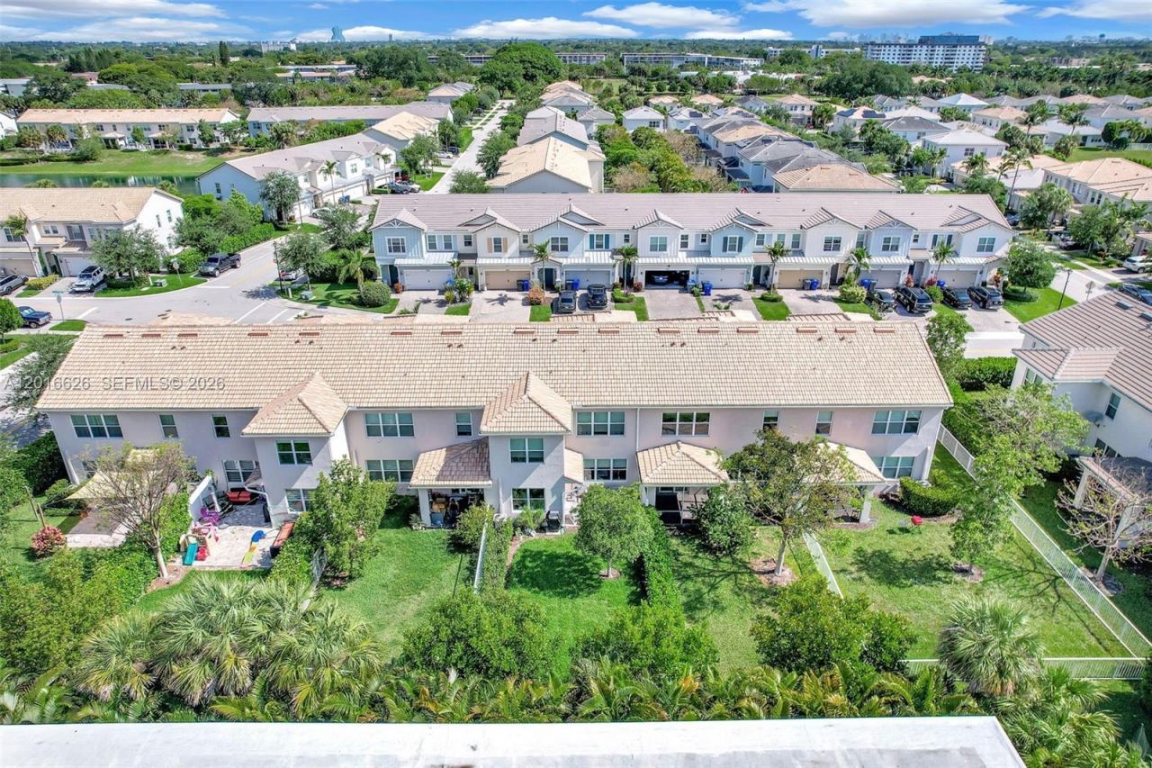 4774 Eucalyptus Dr, Hollywood, FL 33021 Photo