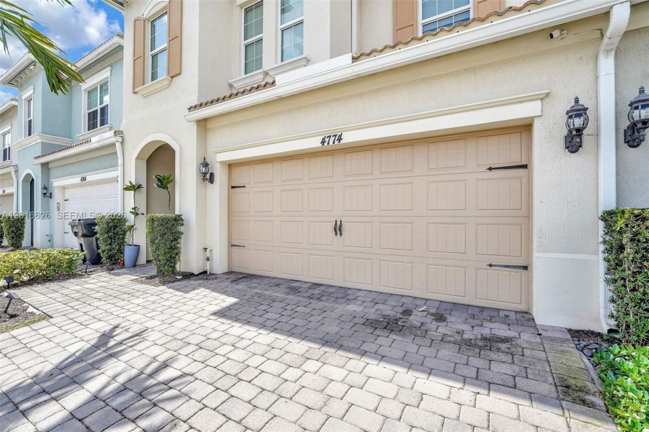 4774 Eucalyptus Dr, Hollywood, FL 33021 Photo
