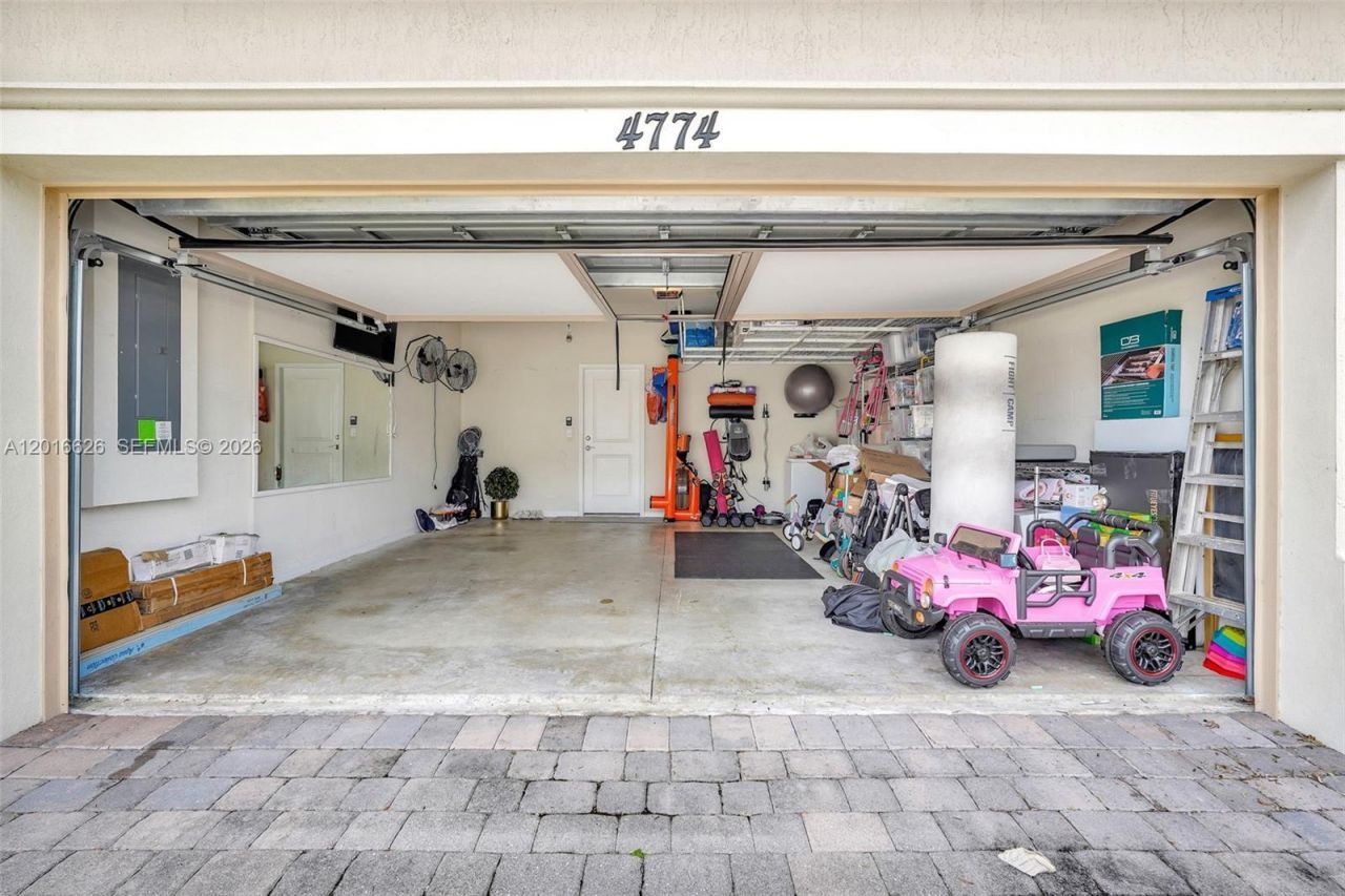 4774 Eucalyptus Dr, Hollywood, FL 33021 Photo
