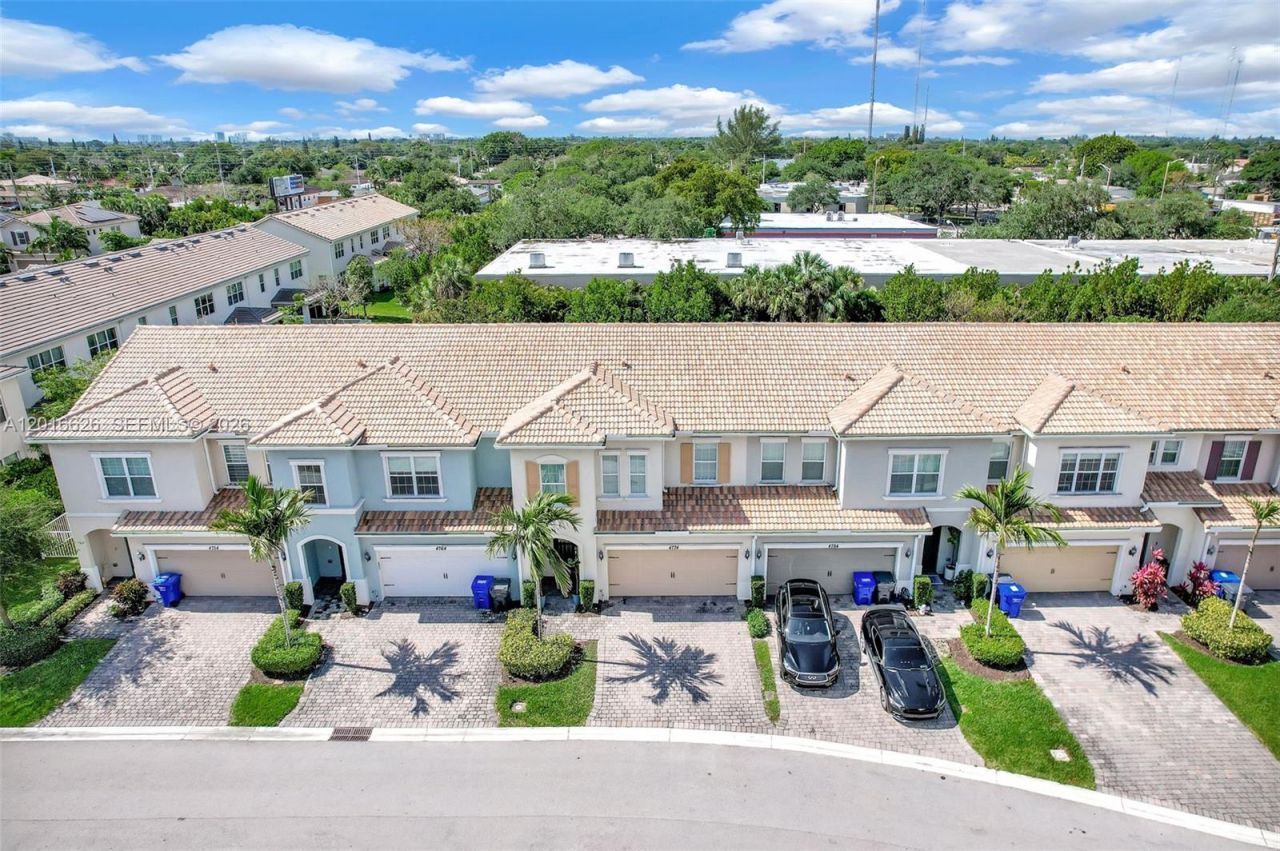 4774 Eucalyptus Dr, Hollywood, FL 33021 Photo