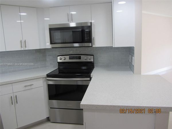 8343 Lake Dr , Unit 506, Doral, FL 33166