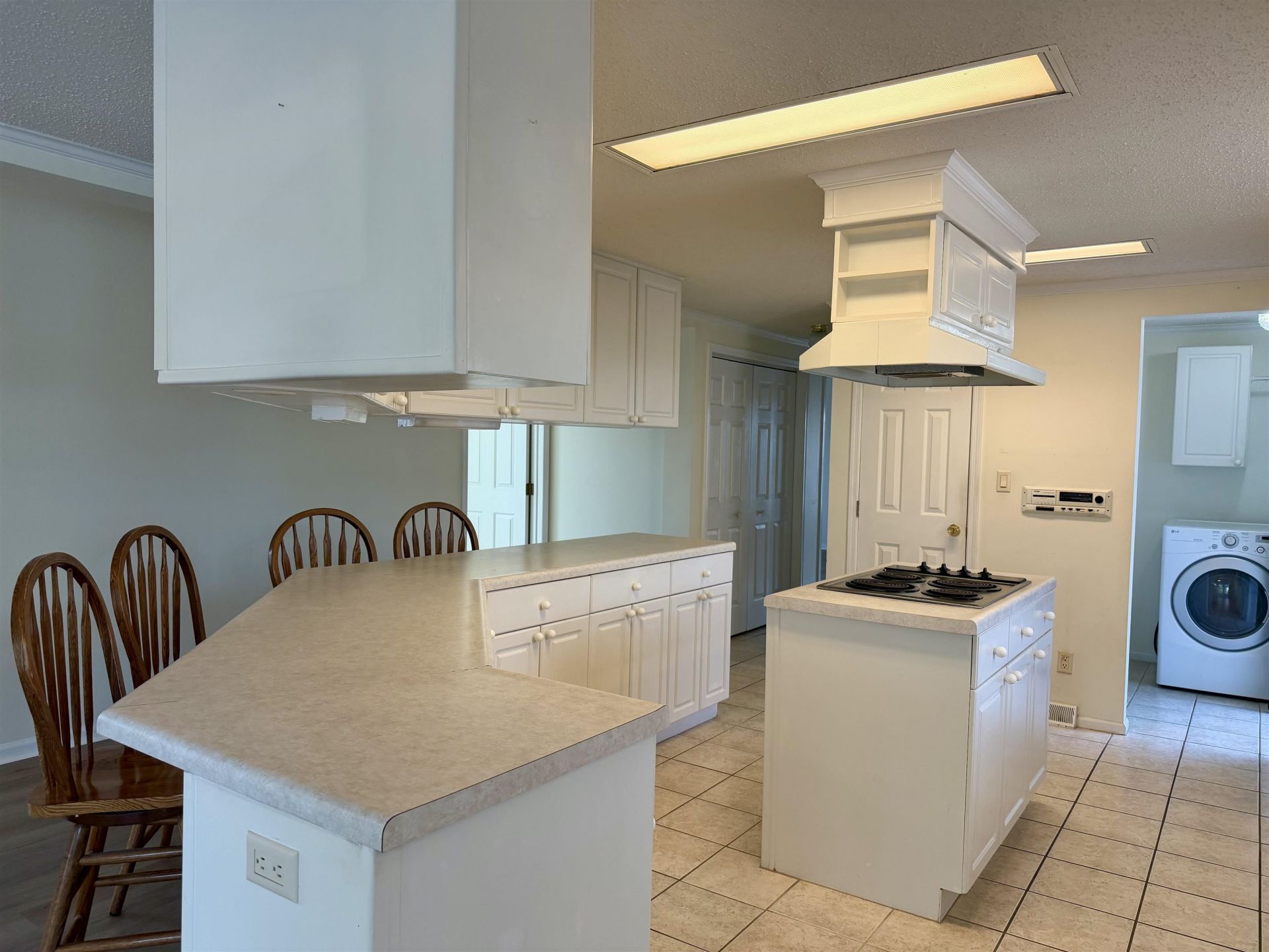 1548 Mason Circle  Photo 4