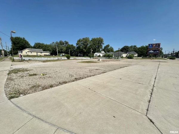 1037 S WESTERN Avenue, Peoria, IL 61605