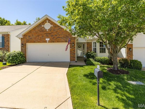 3242 Woodridge Center Parkway, St Louis, MO 63129