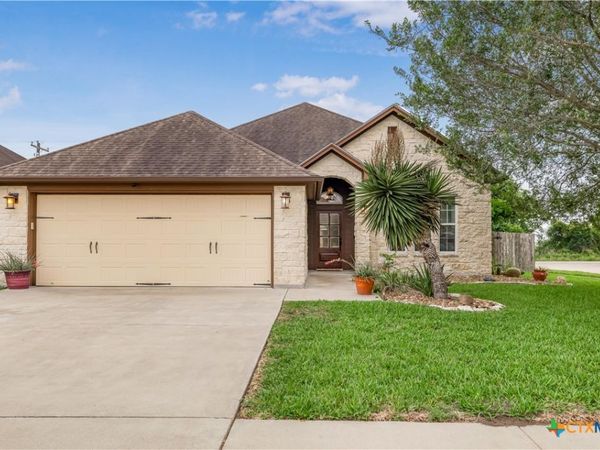 201 Amberglow Court , Victoria, TX 77904